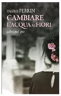 Cambiare l'acqua ai fiori